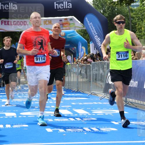 29.06.2025 - hella hamburg halbmarathon Strokosch-Dieckow http://msf.ph/oto/8490127 29.06.2025 10:43:38 Ziel 1976, 3116, 4080, 4318, 6903, 6991, 9114, 9159, 11153, 11848, 12623, 13421, 13996, 14201, 14210, 14484, 14690, 15328, 15932, 16105, 17912, 18449, 18775, 19090, 19229 meine-sportfotos.de