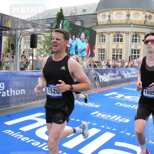 29.06.2025 - hella hamburg halbmarathon Michael Strokosch http://msf.ph/oto/8490150 29.06.2025 10:45:03 Ziel 1171, 1424, 1520, 2890, 6266, 7709, 7843, 9030, 10741, 11688, 15334, 16058, 17381, 17382, 17544, 18055 meine-sportfotos.de
