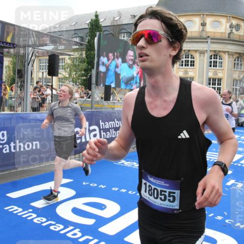 29.06.2025 - hella hamburg halbmarathon Michael Strokosch http://msf.ph/oto/8490163 29.06.2025 10:45:03 Ziel 1171, 1424, 1520, 2890, 6266, 7709, 7843, 9030, 10741, 11688, 15334, 16058, 17381, 17382, 17544, 18055 meine-sportfotos.de