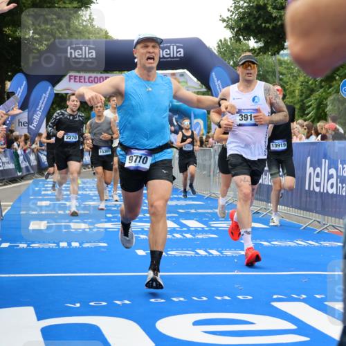 29.06.2025 - hella hamburg halbmarathon Strokosch-Dieckow http://msf.ph/oto/8490182 29.06.2025 10:45:05 Ziel 1171, 2270, 3917, 4997, 6266, 6375, 6575, 6819, 7087, 7709, 7843, 9302, 9710, 10313, 10741, 11688, 13919, 15334, 15365, 15651, 16058, 16685, 16689, 17120, 17381, 17544, 17960, 18346, 18718 meine-sportfotos.de