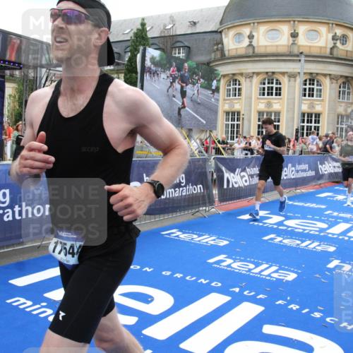 29.06.2025 - hella hamburg halbmarathon Michael Strokosch http://msf.ph/oto/8490217 29.06.2025 10:45:06 Ziel 1171, 1424, 3917, 4997, 6266, 7709, 7843, 9710, 10313, 10741, 11688, 13919, 15334, 15365, 16058, 17381, 17544 meine-sportfotos.de