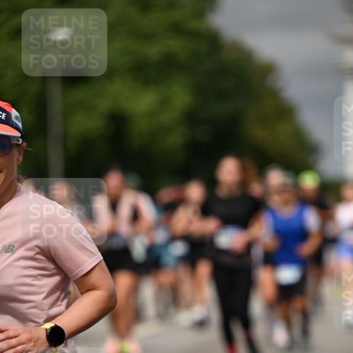 29.06.2025 - hella hamburg halbmarathon Dr. Thomas Lammeyer http://msf.ph/oto/8490230 29.06.2025 10:21:48 Kennedybrücke 1015, 1156, 1204, 1274, 1458, 1554, 1622, 1749, 1795, 2094, 2259, 2931, 3138, 3292, 3802, 3803, 4218, 4852, 5002, 5004, 5929, 5930, 6254, 6336, 6352, 7011, 7258, 7945, 8144, 8210, 8351, 8433, 8607, 9400, 9798, 9848, 10460, 10509, 10620, 10677, 11275, 11372 meine-sportfotos.de