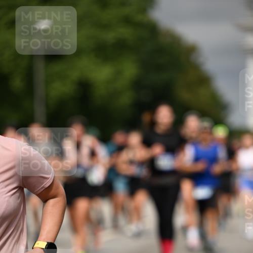 29.06.2025 - hella hamburg halbmarathon Dr. Thomas Lammeyer http://msf.ph/oto/8490246 29.06.2025 10:21:48 Kennedybrücke 1015, 1156, 1204, 1274, 1458, 1554, 1622, 1749, 1795, 2094, 2259, 2931, 3138, 3292, 3802, 3803, 4218, 4852, 5002, 5004, 5929, 5930, 6254, 6336, 6352, 7011, 7258, 7945, 8144, 8210, 8351, 8433, 8607, 9400, 9798, 9848, 10460, 10509, 10620, 10677, 11275, 11372 meine-sportfotos.de