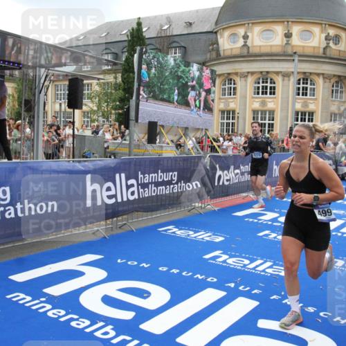 29.06.2025 - hella hamburg halbmarathon Michael Strokosch http://msf.ph/oto/8490448 29.06.2025 10:45:12 Ziel 2270, 3917, 4997, 6375, 6575, 6819, 7087, 9302, 9710, 10313, 10741, 13919, 15365, 15651, 16685, 16689, 17120, 17960, 18346, 18718 meine-sportfotos.de