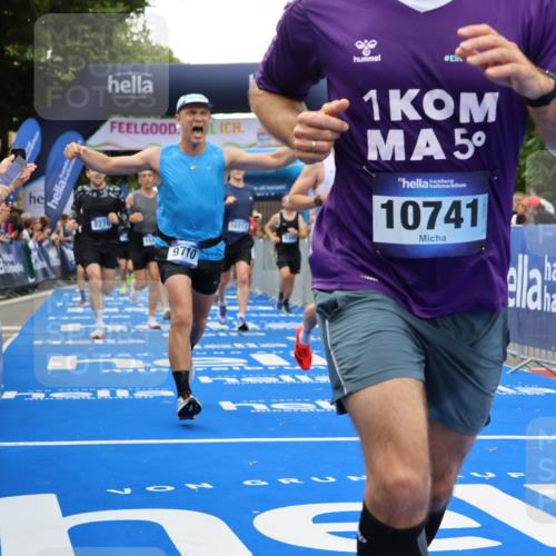 29.06.2025 - hella hamburg halbmarathon Strokosch-Dieckow http://msf.ph/oto/8490452 29.06.2025 10:45:05 Ziel 1171, 2270, 3917, 4997, 6266, 6375, 6575, 6819, 7087, 7709, 7843, 9302, 9710, 10313, 10741, 11688, 13919, 15334, 15365, 15651, 16058, 16685, 16689, 17120, 17381, 17544, 17960, 18346, 18718 meine-sportfotos.de