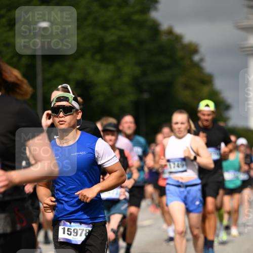29.06.2025 - hella hamburg halbmarathon Dr. Thomas Lammeyer http://msf.ph/oto/8490495 29.06.2025 10:21:51 Kennedybrücke 1015, 1156, 1204, 1274, 1458, 1554, 1622, 1749, 1795, 2094, 2147, 2259, 2548, 2931, 3138, 3292, 4218, 4852, 5002, 5004, 5294, 6254, 6336, 6352, 7011, 7094, 7258, 7641, 8144, 8351, 8433, 8607, 9400, 9798, 9848, 10460, 10509, 10677, 11275, 11372 meine-sportfotos.de
