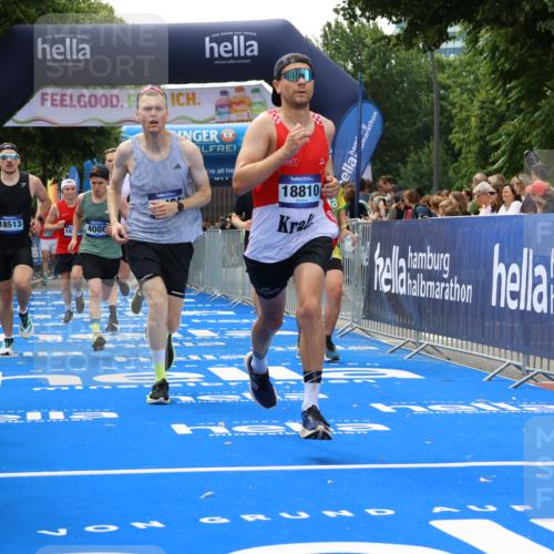 29.06.2025 - hella hamburg halbmarathon Strokosch-Dieckow http://msf.ph/oto/8490504 29.06.2025 10:43:31 Ziel 3116, 3928, 4080, 5124, 5436, 5506, 7635, 8664, 9931, 10237, 10246, 11648, 12623, 13996, 14484, 14690, 16338, 17391, 17912, 18449, 18513, 18775, 18810, 18942, 19051, 19229 meine-sportfotos.de