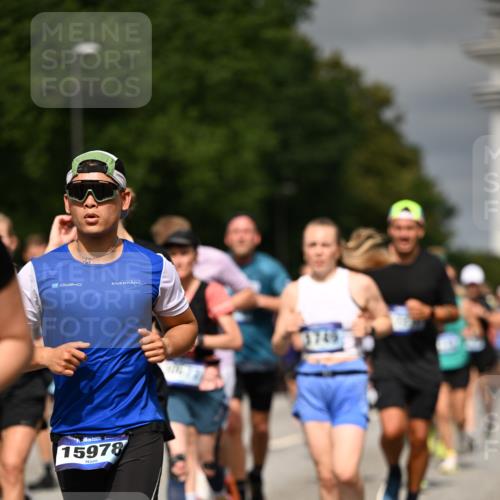 29.06.2025 - hella hamburg halbmarathon Dr. Thomas Lammeyer http://msf.ph/oto/8490522 29.06.2025 10:21:52 Kennedybrücke 1015, 1156, 1204, 1274, 1458, 1554, 1622, 1749, 1795, 2094, 2147, 2259, 2548, 2931, 3138, 3292, 4218, 4852, 5002, 5004, 5294, 6254, 6336, 7011, 7094, 7258, 7641, 8144, 8351, 8433, 8607, 9400, 9798, 9848, 10509, 10677, 11275, 11372 meine-sportfotos.de
