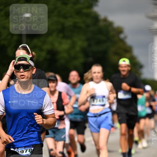 29.06.2025 - hella hamburg halbmarathon Dr. Thomas Lammeyer http://msf.ph/oto/8490537 29.06.2025 10:21:52 Kennedybrücke 1015, 1156, 1204, 1274, 1458, 1554, 1622, 1749, 1795, 2094, 2147, 2259, 2548, 2931, 3138, 3292, 4218, 4852, 5002, 5004, 5294, 6254, 6336, 7011, 7094, 7258, 7641, 8144, 8351, 8433, 8607, 9400, 9798, 9848, 10509, 10677, 11275, 11372 meine-sportfotos.de