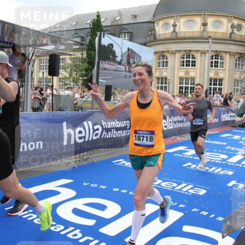 29.06.2025 - hella hamburg halbmarathon Michael Strokosch http://msf.ph/oto/8490550 29.06.2025 10:45:17 Ziel 2188, 6054, 6375, 6575, 6819, 7087, 9302, 10064, 12783, 15563, 15636, 15651, 15741, 15760, 16513, 16685, 17120, 17960, 18346, 18718 meine-sportfotos.de