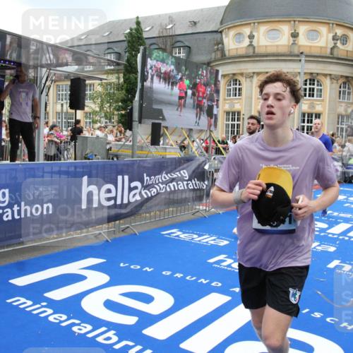 29.06.2025 - hella hamburg halbmarathon Michael Strokosch http://msf.ph/oto/8490633 29.06.2025 10:45:22 Ziel 2188, 2367, 2470, 3186, 5706, 6054, 9105, 10064, 11469, 12783, 15563, 15636, 15741, 15760, 16513, 17499 meine-sportfotos.de