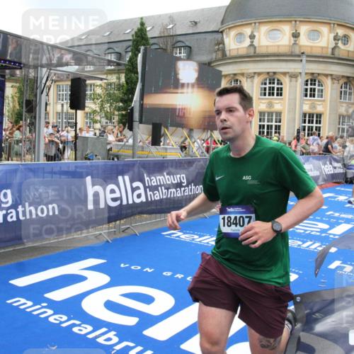 29.06.2025 - hella hamburg halbmarathon Michael Strokosch http://msf.ph/oto/8490792 29.06.2025 10:45:31 Ziel 1697, 2415, 6831, 12277, 12643, 14062, 14703, 16725, 18407, 18638 meine-sportfotos.de