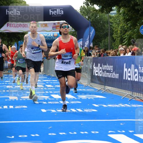 29.06.2025 - hella hamburg halbmarathon Strokosch-Dieckow http://msf.ph/oto/8490826 29.06.2025 10:43:31 Ziel 3116, 3928, 4080, 5124, 5436, 5506, 7635, 8664, 9931, 10237, 10246, 11648, 12623, 13996, 14484, 14690, 16338, 17391, 17912, 18449, 18513, 18775, 18810, 18942, 19051, 19229 meine-sportfotos.de