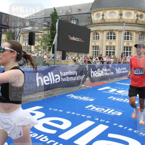 29.06.2025 - hella hamburg halbmarathon Michael Strokosch http://msf.ph/oto/8490857 29.06.2025 10:45:33 Ziel 2138, 2415, 5623, 6831, 8374, 12277, 12643, 14062, 16725, 18407, 18638 meine-sportfotos.de