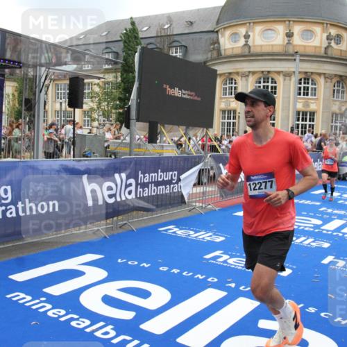 29.06.2025 - hella hamburg halbmarathon Michael Strokosch http://msf.ph/oto/8490871 29.06.2025 10:45:33 Ziel 2138, 2415, 5623, 6831, 8374, 12277, 12643, 14062, 16725, 18407, 18638 meine-sportfotos.de