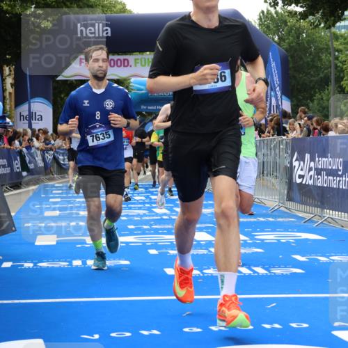 29.06.2025 - hella hamburg halbmarathon Strokosch-Dieckow http://msf.ph/oto/8490907 29.06.2025 10:43:28 Ziel 2653, 3928, 4080, 5124, 5436, 5506, 7635, 8664, 9931, 10237, 10246, 11648, 12623, 13348, 13996, 14484, 16338, 16720, 17391, 18513, 18775, 18810, 18942, 18987, 19009, 19051, 19229 meine-sportfotos.de