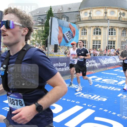 29.06.2025 - hella hamburg halbmarathon Michael Strokosch http://msf.ph/oto/8491065 29.06.2025 10:45:42 Ziel 5623, 6071, 6711, 8668, 11291, 11495, 12154, 14764, 15666, 17332, 17674, 18862, 18878 meine-sportfotos.de
