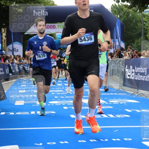29.06.2025 - hella hamburg halbmarathon Strokosch-Dieckow http://msf.ph/oto/8491082 29.06.2025 10:43:28 Ziel 2653, 3928, 4080, 5124, 5436, 5506, 7635, 8664, 9931, 10237, 10246, 11648, 12623, 13348, 13996, 14484, 16338, 16720, 17391, 18513, 18775, 18810, 18942, 18987, 19009, 19051, 19229 meine-sportfotos.de