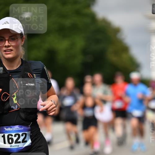 29.06.2025 - hella hamburg halbmarathon Dr. Thomas Lammeyer http://msf.ph/oto/8491202 29.06.2025 10:21:59 Kennedybrücke 1015, 1067, 1204, 1274, 1298, 1458, 1554, 1622, 1641, 1749, 1982, 2094, 2147, 2548, 2931, 3138, 3292, 3977, 4218, 4804, 5002, 5004, 5023, 5294, 7094, 7258, 7641, 8144, 8248, 8351, 8607, 9539, 9734, 9798, 10332, 10509, 10677, 10831, 11275, 11372 meine-sportfotos.de