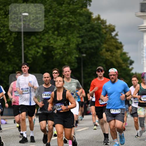 29.06.2025 - hella hamburg halbmarathon Dr. Thomas Lammeyer http://msf.ph/oto/8491227 29.06.2025 10:22:00 Kennedybrücke 1015, 1067, 1204, 1274, 1298, 1458, 1554, 1622, 1641, 1749, 1982, 2094, 2147, 2305, 2548, 2931, 3138, 3292, 3977, 4194, 4218, 4804, 5002, 5004, 5023, 5294, 7094, 7258, 7641, 8144, 8248, 8607, 9539, 9734, 9798, 10332, 10509, 10677, 10831, 11275, 11372 meine-sportfotos.de