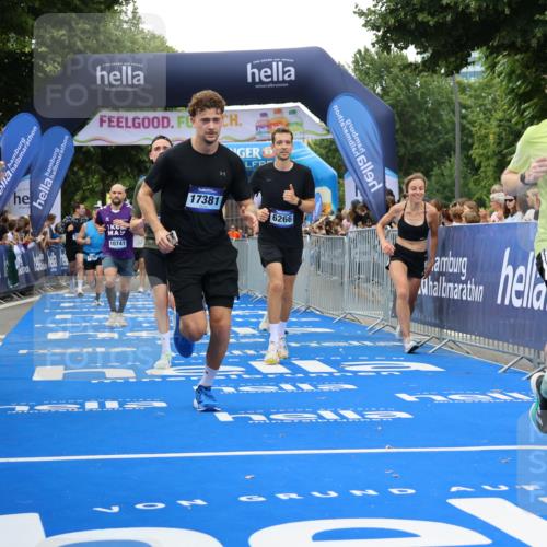 29.06.2025 - hella hamburg halbmarathon Strokosch-Dieckow http://msf.ph/oto/8491344 29.06.2025 10:45:01 Ziel 1171, 1424, 1520, 2270, 2890, 3917, 4997, 6266, 7709, 7843, 9030, 9302, 9710, 10313, 10741, 11688, 13919, 15334, 15365, 16058, 16685, 16689, 17381, 17382, 17544, 18055 meine-sportfotos.de