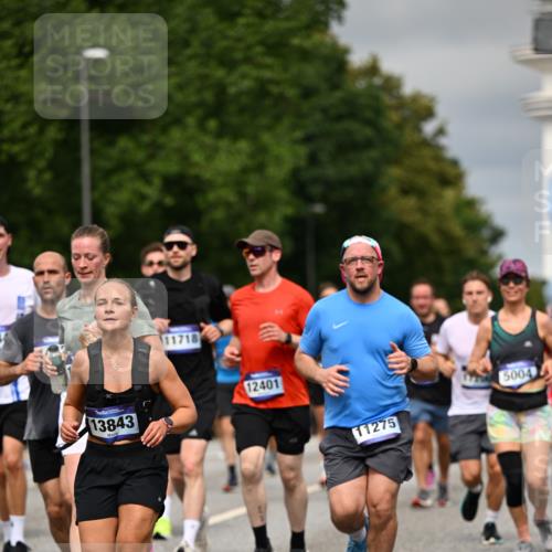 29.06.2025 - hella hamburg halbmarathon Dr. Thomas Lammeyer http://msf.ph/oto/8491371 29.06.2025 10:22:01 Kennedybrücke 1015, 1067, 1274, 1298, 1458, 1554, 1622, 1641, 1749, 1982, 2094, 2147, 2305, 2548, 2931, 3138, 3292, 3977, 4194, 4218, 4804, 5002, 5004, 5023, 5294, 7094, 7258, 7641, 8144, 8248, 8607, 9539, 9586, 9734, 9798, 10332, 10509, 10677, 10831, 11275, 11372 meine-sportfotos.de