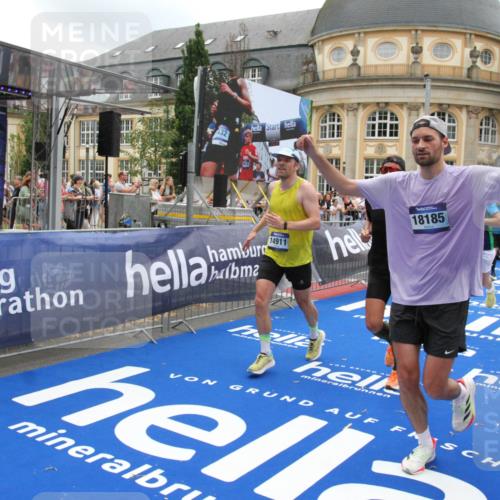 29.06.2025 - hella hamburg halbmarathon Michael Strokosch http://msf.ph/oto/8491512 29.06.2025 10:46:00 Ziel 2189, 3477, 4277, 6532, 8269, 8577, 8871, 10792, 11821, 12084, 14462, 14911, 15149, 17008, 18185, 19116 meine-sportfotos.de