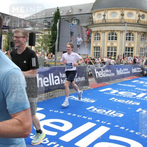 29.06.2025 - hella hamburg halbmarathon Michael Strokosch http://msf.ph/oto/8491627 29.06.2025 10:46:04 Ziel 2189, 4277, 5648, 6460, 8269, 8577, 8871, 9585, 11936, 12084, 12269, 13630, 14462, 14804, 17008, 18081, 19116 meine-sportfotos.de