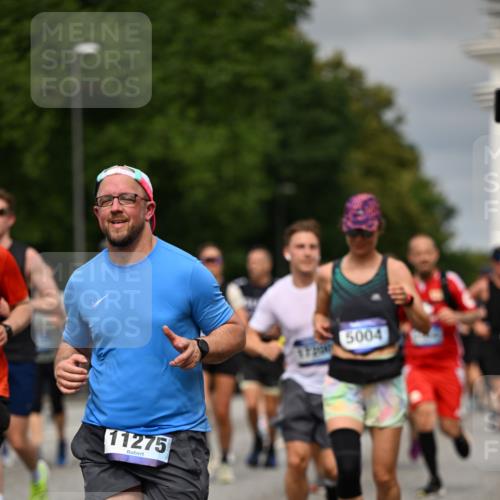29.06.2025 - hella hamburg halbmarathon Dr. Thomas Lammeyer http://msf.ph/oto/8491632 29.06.2025 10:22:03 Kennedybrücke 1015, 1067, 1274, 1298, 1458, 1554, 1622, 1641, 1749, 1982, 2094, 2147, 2305, 2548, 2931, 3138, 3292, 3977, 4194, 4738, 4804, 5002, 5004, 5023, 5294, 7094, 7258, 7641, 8144, 8248, 8607, 9539, 9586, 9734, 9798, 10332, 10509, 10677, 10831, 11275, 11372 meine-sportfotos.de
