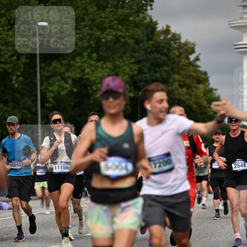 29.06.2025 - hella hamburg halbmarathon Dr. Thomas Lammeyer http://msf.ph/oto/8491703 29.06.2025 10:22:04 Kennedybrücke 1015, 1067, 1274, 1298, 1458, 1554, 1622, 1641, 1749, 1982, 2094, 2147, 2305, 2548, 2931, 3138, 3292, 3977, 4194, 4738, 4804, 5002, 5004, 5023, 5294, 7094, 7641, 8144, 8248, 8607, 9539, 9586, 9717, 9734, 9798, 10332, 10509, 10677, 10831, 11275, 11372 meine-sportfotos.de