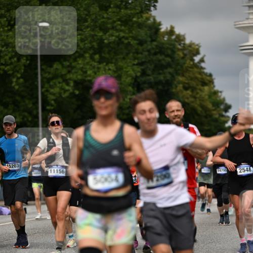 29.06.2025 - hella hamburg halbmarathon Dr. Thomas Lammeyer http://msf.ph/oto/8491713 29.06.2025 10:22:04 Kennedybrücke 1015, 1067, 1274, 1298, 1458, 1554, 1622, 1641, 1749, 1982, 2094, 2147, 2305, 2548, 2931, 3138, 3292, 3977, 4194, 4738, 4804, 5002, 5004, 5023, 5294, 7094, 7641, 8144, 8248, 8607, 9539, 9586, 9717, 9734, 9798, 10332, 10509, 10677, 10831, 11275, 11372 meine-sportfotos.de