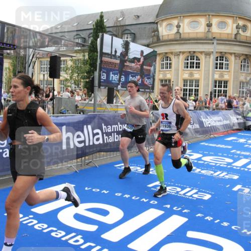 29.06.2025 - hella hamburg halbmarathon Michael Strokosch http://msf.ph/oto/8491720 29.06.2025 10:46:08 Ziel 2189, 2707, 5648, 6460, 7961, 8269, 9585, 11125, 11936, 12269, 13630, 14462, 14804, 16136, 16466, 16475, 18081, 18702 meine-sportfotos.de