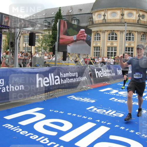 29.06.2025 - hella hamburg halbmarathon Michael Strokosch http://msf.ph/oto/8491786 29.06.2025 10:46:09 Ziel 1759, 2707, 3087, 5648, 6460, 7961, 8269, 9585, 11125, 11936, 12269, 13630, 14804, 16136, 16466, 16475, 18081, 18702 meine-sportfotos.de
