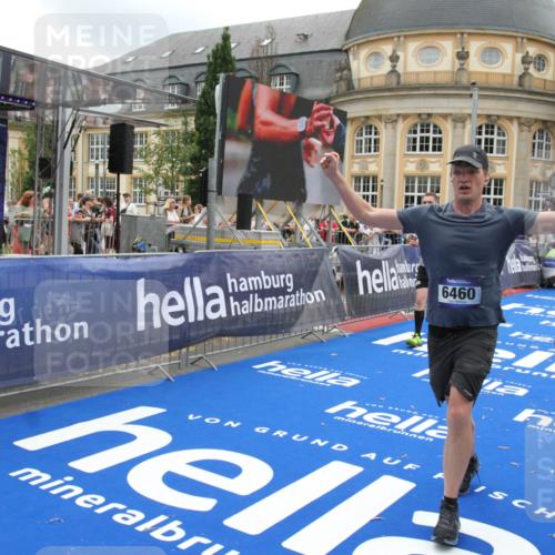 29.06.2025 - hella hamburg halbmarathon Michael Strokosch http://msf.ph/oto/8491804 29.06.2025 10:46:09 Ziel 1759, 2707, 3087, 5648, 6460, 7961, 8269, 9585, 11125, 11936, 12269, 13630, 14804, 16136, 16466, 16475, 18081, 18702 meine-sportfotos.de