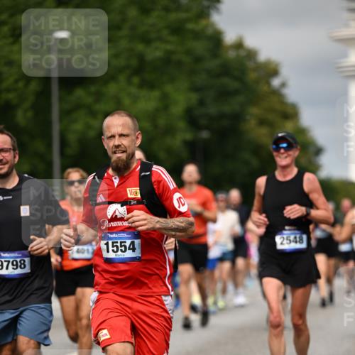 29.06.2025 - hella hamburg halbmarathon Dr. Thomas Lammeyer http://msf.ph/oto/8491839 29.06.2025 10:22:06 Kennedybrücke 1015, 1067, 1274, 1298, 1458, 1477, 1554, 1622, 1641, 1982, 2087, 2094, 2147, 2305, 2548, 2931, 3138, 3482, 3977, 4194, 4738, 4804, 5002, 5004, 5023, 5290, 5294, 7094, 7641, 7649, 7882, 8144, 8248, 8607, 9539, 9586, 9717, 9734, 9798, 9834, 10332, 10509, 10677, 10831, 11275, 11372 meine-sportfotos.de