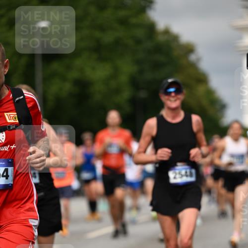 29.06.2025 - hella hamburg halbmarathon Dr. Thomas Lammeyer http://msf.ph/oto/8491947 29.06.2025 10:22:07 Kennedybrücke 1067, 1298, 1458, 1477, 1554, 1622, 1641, 1982, 2087, 2094, 2147, 2305, 2548, 2931, 3138, 3482, 3977, 4194, 4738, 4804, 5002, 5004, 5023, 5290, 5294, 6332, 7094, 7160, 7641, 7649, 7882, 8144, 8248, 8607, 9539, 9586, 9717, 9734, 9798, 9834, 10332, 10509, 10831, 11275, 11352, 11372 meine-sportfotos.de