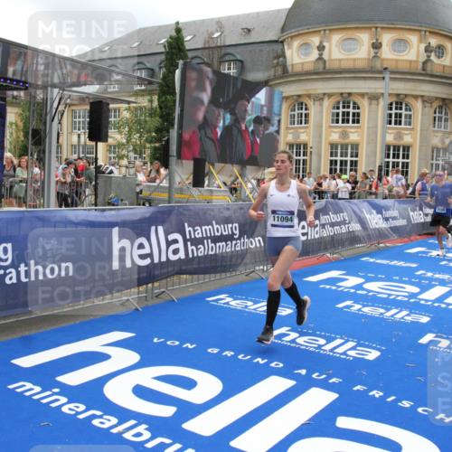 29.06.2025 - hella hamburg halbmarathon Michael Strokosch http://msf.ph/oto/8492071 29.06.2025 10:46:17 Ziel 1569, 1759, 2048, 2590, 2707, 3056, 3087, 4949, 6388, 7450, 9497, 10796, 11094, 11125, 16136, 16466, 16475, 17190, 18797 meine-sportfotos.de