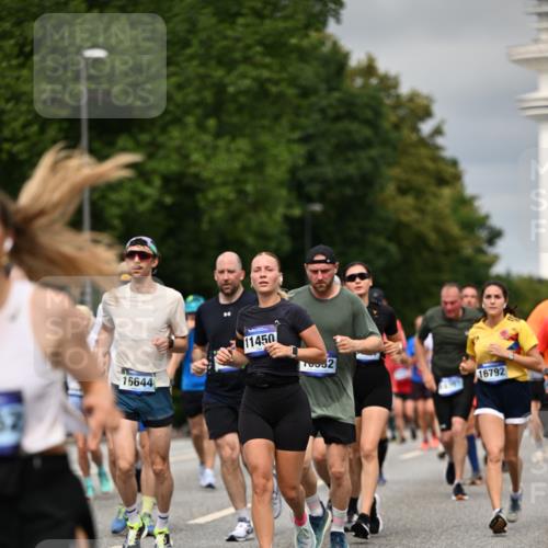 29.06.2025 - hella hamburg halbmarathon Dr. Thomas Lammeyer http://msf.ph/oto/8492096 29.06.2025 10:22:10 Kennedybrücke 1067, 1268, 1298, 1477, 1554, 1622, 1641, 1982, 2087, 2094, 2147, 2305, 2548, 2931, 3482, 3977, 4194, 4738, 4804, 5002, 5004, 5023, 5290, 5294, 6332, 7094, 7160, 7641, 7649, 7882, 7883, 8144, 8248, 9539, 9586, 9717, 9734, 9798, 9834, 10332, 10509, 10831, 10908, 10946, 11275, 11352 meine-sportfotos.de