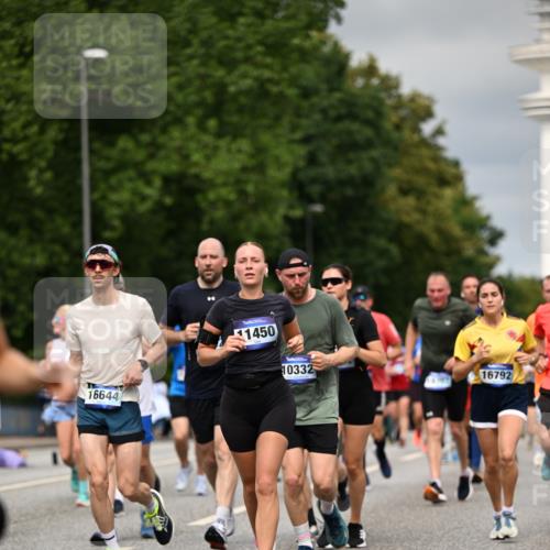 29.06.2025 - hella hamburg halbmarathon Dr. Thomas Lammeyer http://msf.ph/oto/8492108 29.06.2025 10:22:10 Kennedybrücke 1067, 1268, 1298, 1477, 1554, 1622, 1641, 1982, 2087, 2094, 2147, 2305, 2548, 2931, 3482, 3977, 4194, 4738, 4804, 5002, 5004, 5023, 5290, 5294, 6332, 7094, 7160, 7641, 7649, 7882, 7883, 8144, 8248, 9539, 9586, 9717, 9734, 9798, 9834, 10332, 10509, 10831, 10908, 10946, 11275, 11352 meine-sportfotos.de