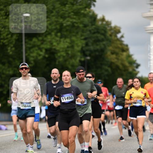 29.06.2025 - hella hamburg halbmarathon Dr. Thomas Lammeyer http://msf.ph/oto/8492113 29.06.2025 10:22:11 Kennedybrücke 1067, 1268, 1298, 1477, 1554, 1641, 1982, 2087, 2094, 2147, 2305, 2548, 2931, 3482, 3977, 4194, 4738, 4804, 5002, 5004, 5023, 5290, 5294, 6332, 7094, 7160, 7641, 7649, 7838, 7882, 7883, 8144, 8248, 9539, 9586, 9717, 9734, 9798, 9834, 9844, 10174, 10332, 10831, 10908, 10946, 11275, 11352 meine-sportfotos.de