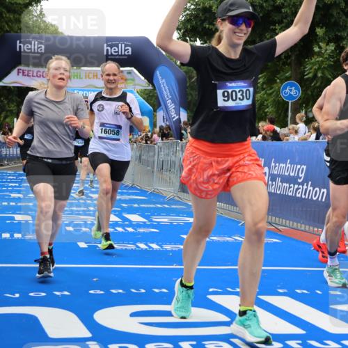 29.06.2025 - hella hamburg halbmarathon Strokosch-Dieckow http://msf.ph/oto/8492117 29.06.2025 10:44:58 Ziel 1171, 1424, 1520, 2098, 2890, 3917, 4425, 4997, 6266, 7709, 7843, 9030, 9710, 9720, 10741, 11688, 12161, 13919, 15334, 15365, 16058, 17381, 17382, 17406, 17544, 18055, 18631 meine-sportfotos.de