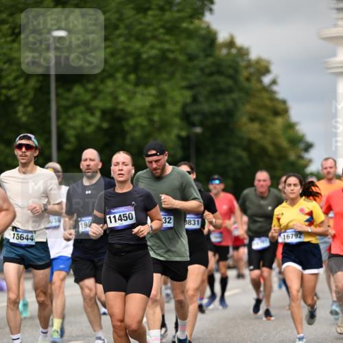29.06.2025 - hella hamburg halbmarathon Dr. Thomas Lammeyer http://msf.ph/oto/8492132 29.06.2025 10:22:11 Kennedybrücke 1067, 1268, 1298, 1477, 1554, 1641, 1982, 2087, 2094, 2147, 2305, 2548, 2931, 3482, 3977, 4194, 4738, 4804, 5002, 5004, 5023, 5290, 5294, 6332, 7094, 7160, 7641, 7649, 7838, 7882, 7883, 8144, 8248, 9539, 9586, 9717, 9734, 9798, 9834, 9844, 10174, 10332, 10831, 10908, 10946, 11275, 11352 meine-sportfotos.de
