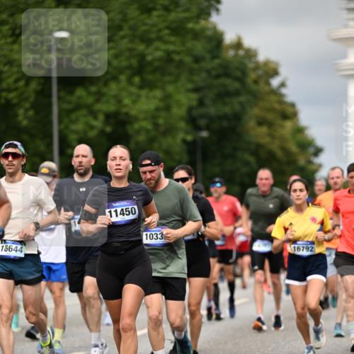 29.06.2025 - hella hamburg halbmarathon Dr. Thomas Lammeyer http://msf.ph/oto/8492140 29.06.2025 10:22:11 Kennedybrücke 1067, 1268, 1298, 1477, 1554, 1641, 1982, 2087, 2094, 2147, 2305, 2548, 2931, 3482, 3977, 4194, 4738, 4804, 5002, 5004, 5023, 5290, 5294, 6332, 7094, 7160, 7641, 7649, 7838, 7882, 7883, 8144, 8248, 9539, 9586, 9717, 9734, 9798, 9834, 9844, 10174, 10332, 10831, 10908, 10946, 11275, 11352 meine-sportfotos.de