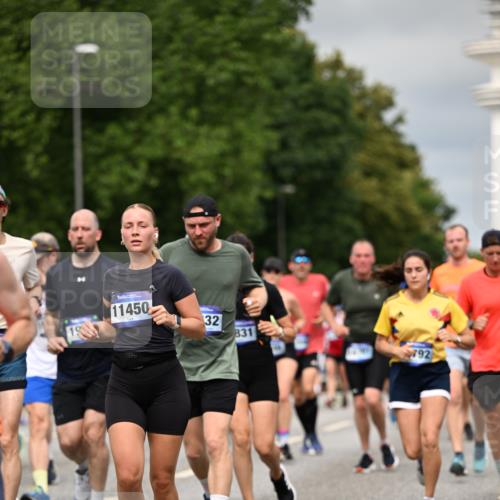 29.06.2025 - hella hamburg halbmarathon Dr. Thomas Lammeyer http://msf.ph/oto/8492150 29.06.2025 10:22:11 Kennedybrücke 1067, 1268, 1298, 1477, 1554, 1641, 1982, 2087, 2094, 2147, 2305, 2548, 2931, 3482, 3977, 4194, 4738, 4804, 5002, 5004, 5023, 5290, 5294, 6332, 7094, 7160, 7641, 7649, 7838, 7882, 7883, 8144, 8248, 9539, 9586, 9717, 9734, 9798, 9834, 9844, 10174, 10332, 10831, 10908, 10946, 11275, 11352 meine-sportfotos.de
