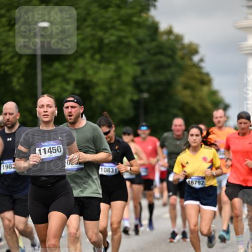 29.06.2025 - hella hamburg halbmarathon Dr. Thomas Lammeyer http://msf.ph/oto/8492166 29.06.2025 10:22:12 Kennedybrücke 1067, 1268, 1298, 1477, 1554, 1641, 1982, 2087, 2094, 2147, 2305, 2548, 2931, 3482, 3977, 4194, 4738, 4804, 5002, 5004, 5023, 5290, 5294, 6332, 7094, 7160, 7641, 7649, 7838, 7882, 7883, 8144, 8248, 9539, 9586, 9717, 9734, 9798, 9834, 9844, 10174, 10332, 10831, 10908, 10946, 11275, 11352 meine-sportfotos.de