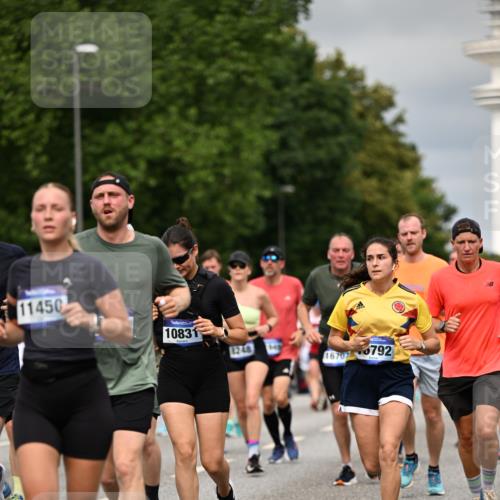 29.06.2025 - hella hamburg halbmarathon Dr. Thomas Lammeyer http://msf.ph/oto/8492170 29.06.2025 10:22:12 Kennedybrücke 1067, 1268, 1298, 1477, 1554, 1641, 1982, 2087, 2094, 2147, 2305, 2548, 2931, 3482, 3977, 4194, 4738, 4804, 5002, 5004, 5023, 5290, 5294, 6332, 7094, 7160, 7641, 7649, 7838, 7882, 7883, 8144, 8248, 9539, 9586, 9717, 9734, 9798, 9834, 9844, 10174, 10332, 10831, 10908, 10946, 11275, 11352 meine-sportfotos.de