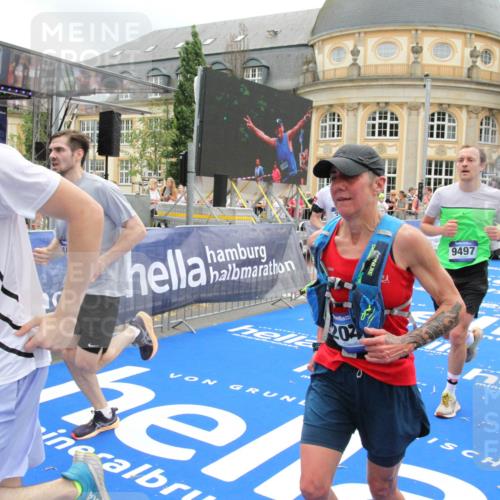 29.06.2025 - hella hamburg halbmarathon Michael Strokosch http://msf.ph/oto/8492197 29.06.2025 10:46:21 Ziel 1569, 1600, 2048, 2590, 3056, 4949, 6388, 6691, 8142, 9497, 10796, 12171, 12651, 13698, 14200, 14262, 17190, 18118, 18211 meine-sportfotos.de