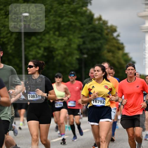 29.06.2025 - hella hamburg halbmarathon Dr. Thomas Lammeyer http://msf.ph/oto/8492204 29.06.2025 10:22:13 Kennedybrücke 1067, 1268, 1298, 1477, 1554, 1641, 1982, 2087, 2094, 2147, 2305, 2548, 3482, 3977, 4194, 4738, 4804, 5002, 5004, 5023, 5290, 5294, 6332, 7094, 7160, 7413, 7641, 7649, 7838, 7882, 7883, 8144, 8248, 9539, 9586, 9717, 9734, 9798, 9834, 9844, 10174, 10332, 10831, 10908, 10946, 11275, 11352 meine-sportfotos.de