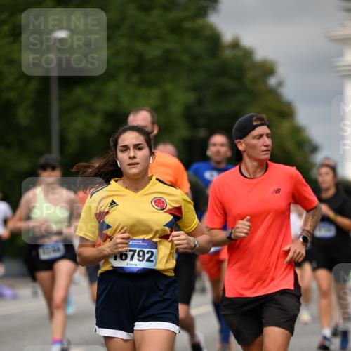 29.06.2025 - hella hamburg halbmarathon Dr. Thomas Lammeyer http://msf.ph/oto/8492401 29.06.2025 10:22:14 Kennedybrücke 1067, 1268, 1298, 1477, 1554, 1641, 1982, 2087, 2147, 2305, 2548, 2634, 3482, 3977, 4194, 4738, 4804, 5002, 5004, 5023, 5290, 5294, 6332, 7094, 7160, 7413, 7641, 7649, 7838, 7882, 7883, 8144, 8248, 9539, 9586, 9717, 9734, 9798, 9834, 9844, 10174, 10332, 10831, 10908, 10946, 11275, 11352 meine-sportfotos.de
