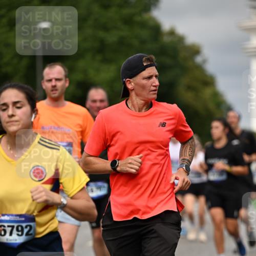 29.06.2025 - hella hamburg halbmarathon Dr. Thomas Lammeyer http://msf.ph/oto/8492477 29.06.2025 10:22:15 Kennedybrücke 1067, 1268, 1298, 1477, 1554, 1641, 1982, 2087, 2147, 2305, 2548, 2634, 3482, 3977, 4194, 4738, 4804, 5002, 5004, 5023, 5290, 5294, 6332, 7094, 7160, 7413, 7641, 7649, 7838, 7882, 7883, 8144, 8248, 9539, 9586, 9717, 9734, 9798, 9834, 9844, 10174, 10332, 10831, 10908, 10946, 11275, 11352 meine-sportfotos.de